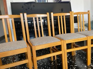 Juego de 4 sillas de madera