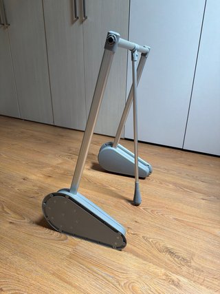 Colgador extensible abatible