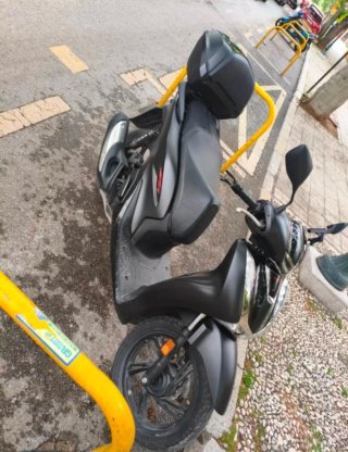 Moto Scooter Negra Automática sh 125