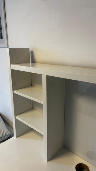 Escritorio IKEA blanco madera con pizarra