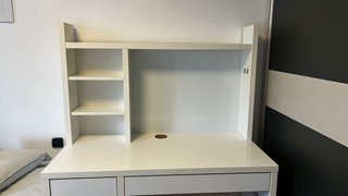 Escritorio IKEA blanco madera con pizarra
