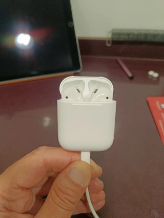 AirPods con estuche de carga  2da. Generación.