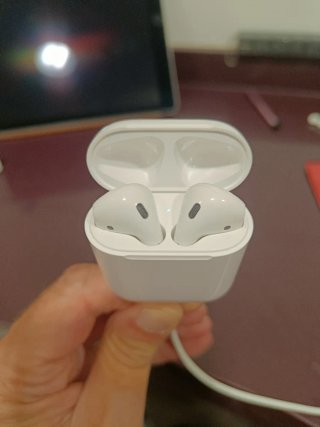 AirPods con estuche de carga  2da. Generación.