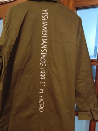 Camiseiro verde e branco com frase
