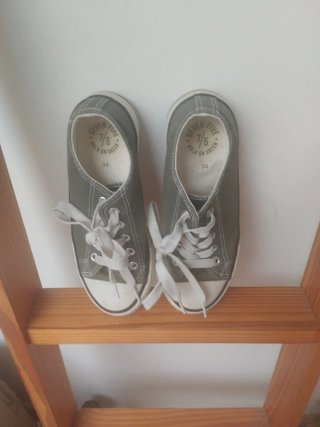 Lote de tenis  talla 34 dos sin estrenar