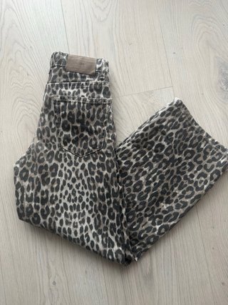 Pantalones vaqueros estampado animal