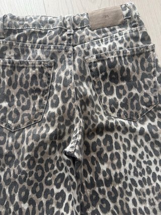 Pantalones vaqueros estampado animal