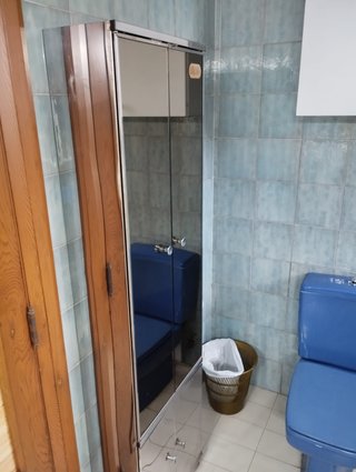Mueble de baño metálico