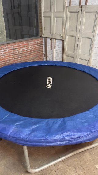 Cama elástica azul