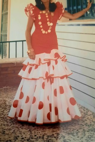 Traje de flamenca naranjay blanco
