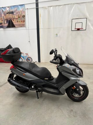 Kymco Super Dink 350i.