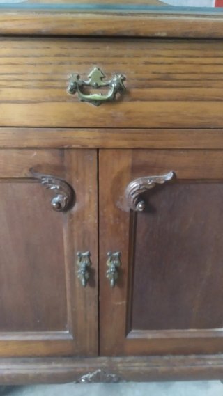 Mesitas antiguas de madera y cristal (2 unidades)