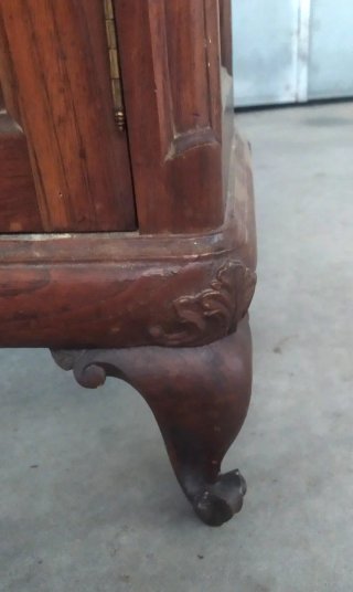 Mesitas antiguas de madera y cristal (2 unidades)