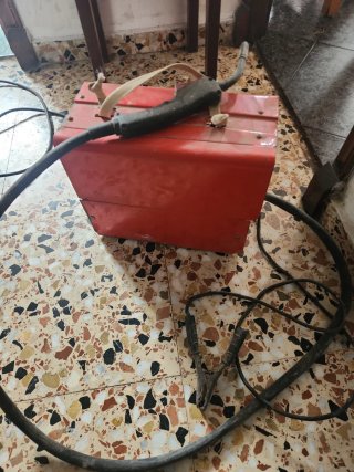 Máquina de soldar roja