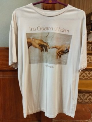 Camiseta La Creación de Adán Michelangelo
