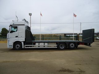 Scania G 480-CAMIONES PORTAMAQUINARIAS