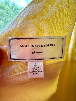 Vestido amarillo con cinturón
