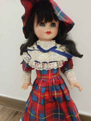 Bellissima bambola vintage scozzese