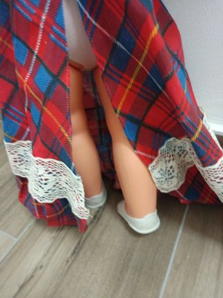 Bellissima bambola vintage scozzese