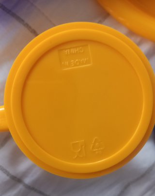 Set 4 piatti e 4 tazze campeggio plastica