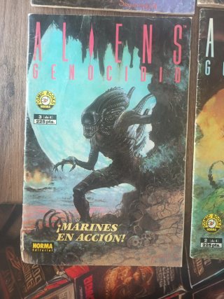 Lote 4 comics Aliens Genocidio Norma Editorial