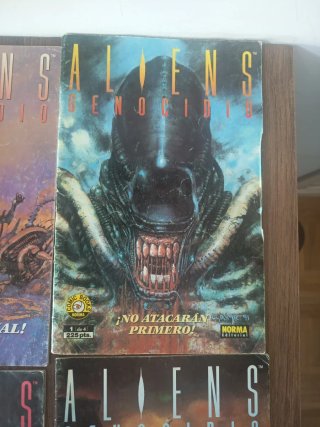 Lote 4 comics Aliens Genocidio Norma Editorial
