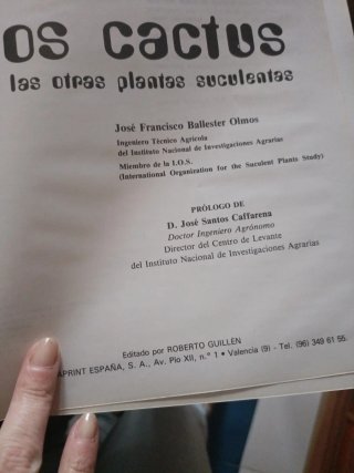 Libro los cactus y las otras plantas suculentas