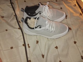 Zapatos d'foot blancos