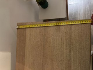Escritorio de madera con ratán