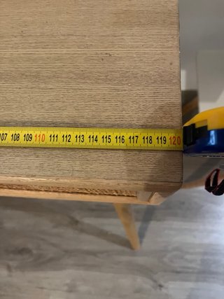 Escritorio de madera con ratán
