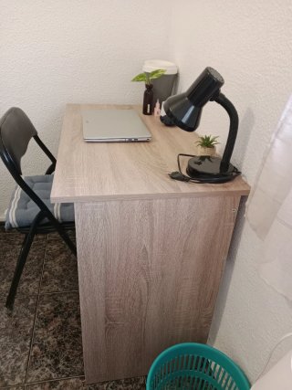 Escritorio y silla de estudio nuevos de regalo vel