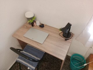 Escritorio y silla de estudio nuevos de regalo vel