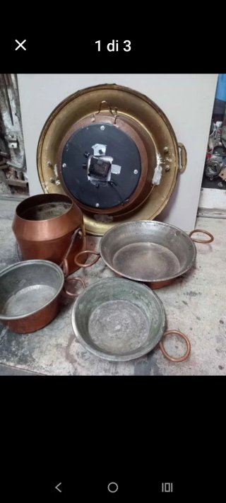 Sei sedie , più sveglie, più coppe in rame vari