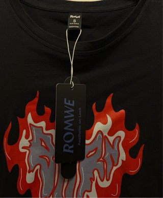 Camiseta Y2K Corazón Llamas Negra
