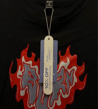 Camiseta Y2K Corazón Llamas Negra