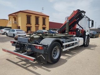 Mercedes ANTOS 18 32-CAMIONES GANCHO CON GRUA
