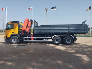 Volvo FM 420-CAMIONES GANCHO CON GRUA