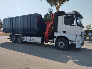 Mercedes AROCS 25 51-CAMIONES GANCHO CON GRUA