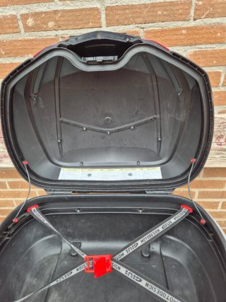 Baúl moto Givi V47 Carbon sistema Monokey