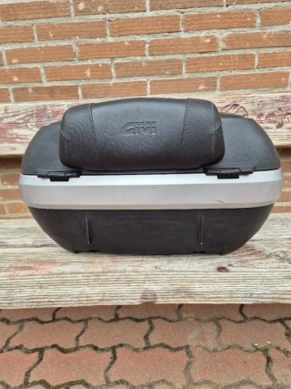 Baúl moto Givi V47 Carbon sistema Monokey