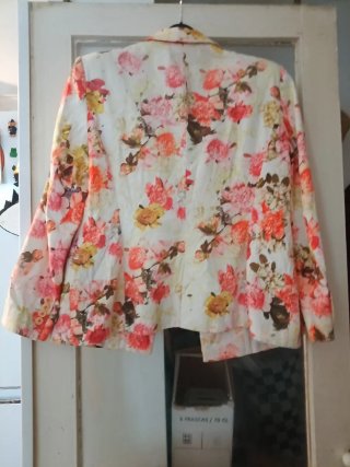 Chaqueta floral Zara Talla L