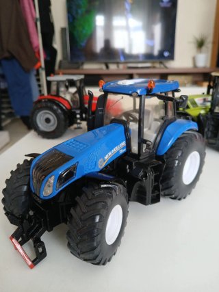 Siku New Holland 1:32 Tractor