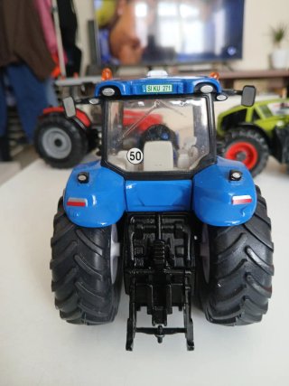 Siku New Holland 1:32 Tractor
