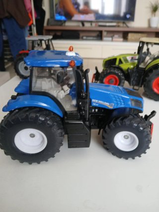 Siku New Holland 1:32 Tractor
