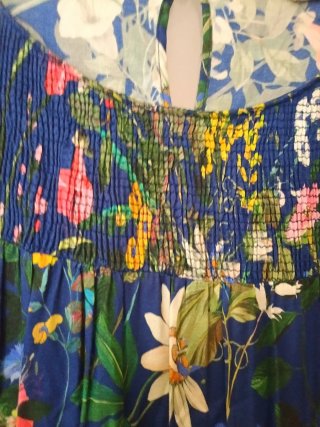 Vestido Zara floral azul talla L