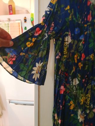 Vestido Zara floral azul talla L