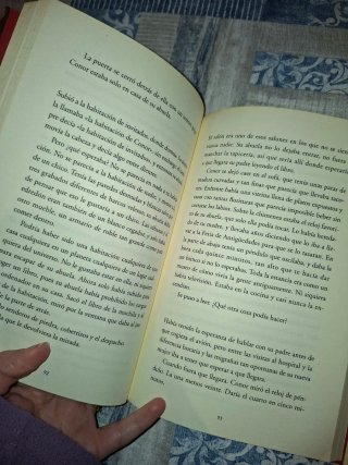 Libro Un monstruo viene a verme