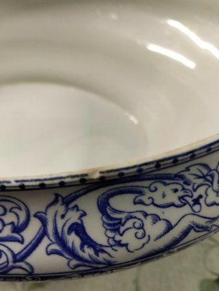 Sopera antigua azul y blanco