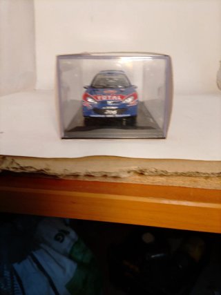Coche a escala 1:34