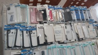Lote 77 fundas de teléfono móvil de varios modelos